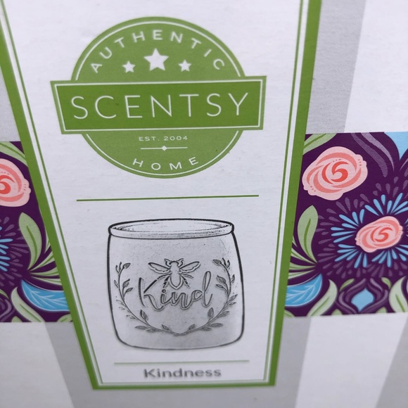 Brand new Scentsy tart warmer, “Bee Kind”!